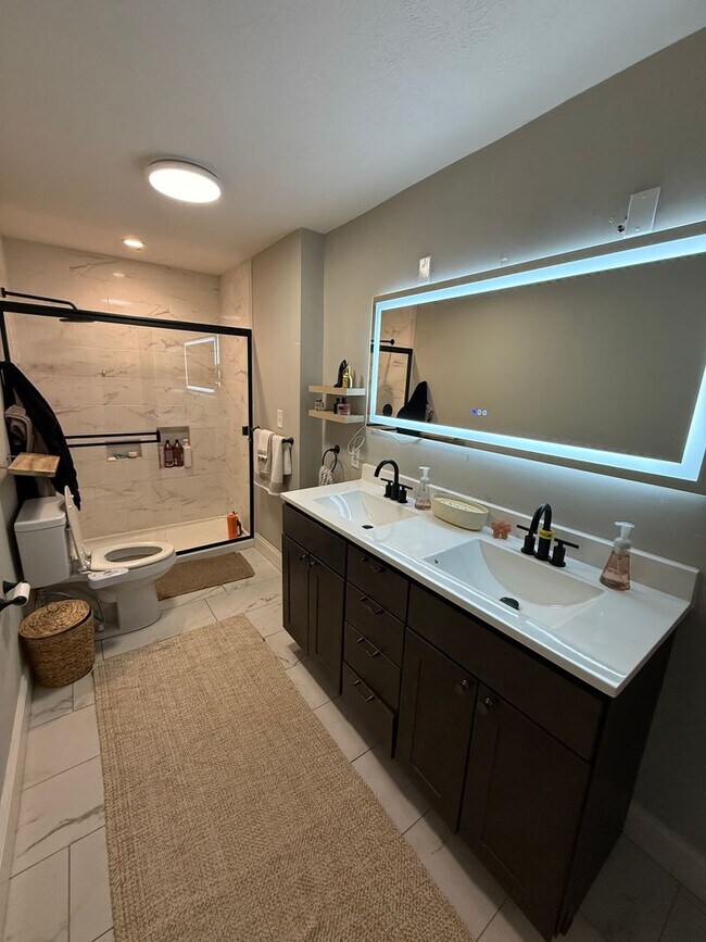 Building Photo - 4 Bedroom, Two Story House