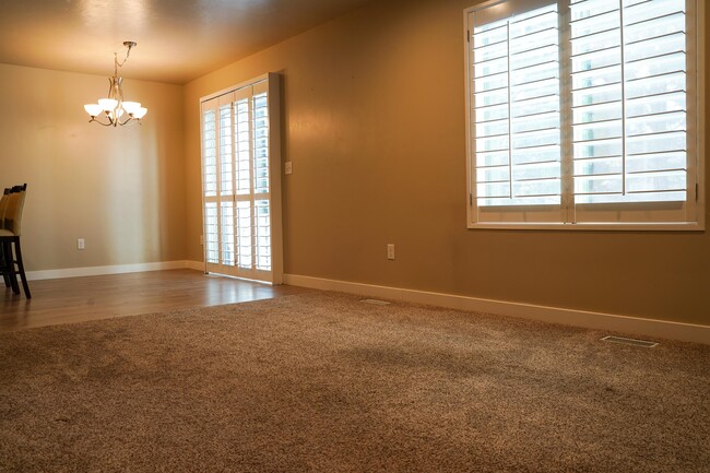 Building Photo - 528 Fox Chase Dr