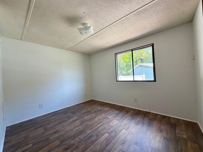 Building Photo - 3 bedroom/ 2 bath in Lakeland