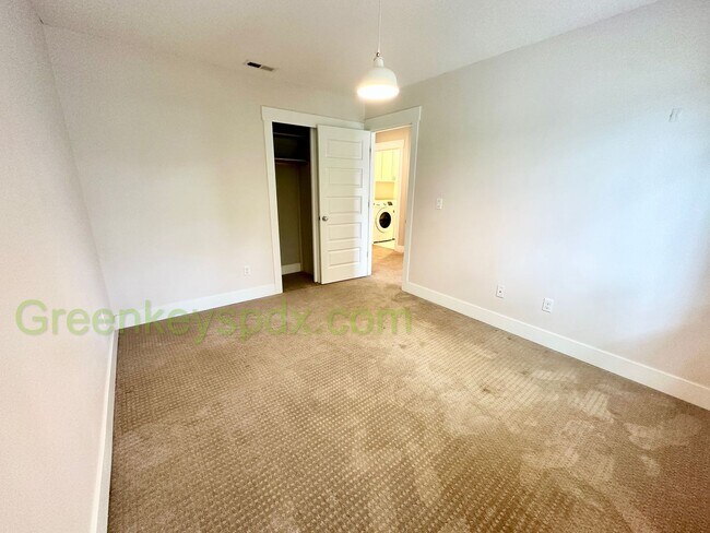 Building Photo - Beautiful Newer Built House in NE Portland