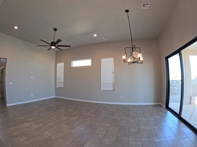 Building Photo - 3729 Santa Clarita Ave