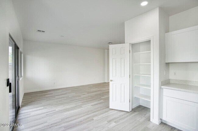 Building Photo - 1704 S 79th Glen