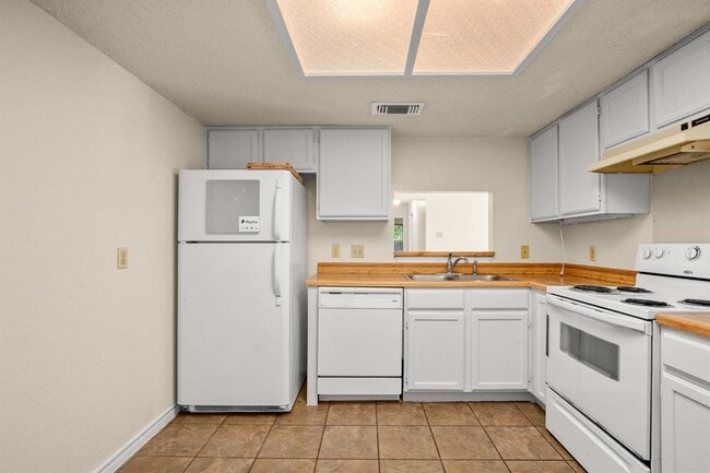 Building Photo - 13309 Saddlebrook Trail
