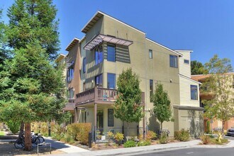 Building Photo - Exceptional End-Unit Townhome in Sterling Park – Palo Alto Living at Its Best!