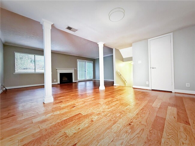Building Photo - 2875 Torreya Way SE