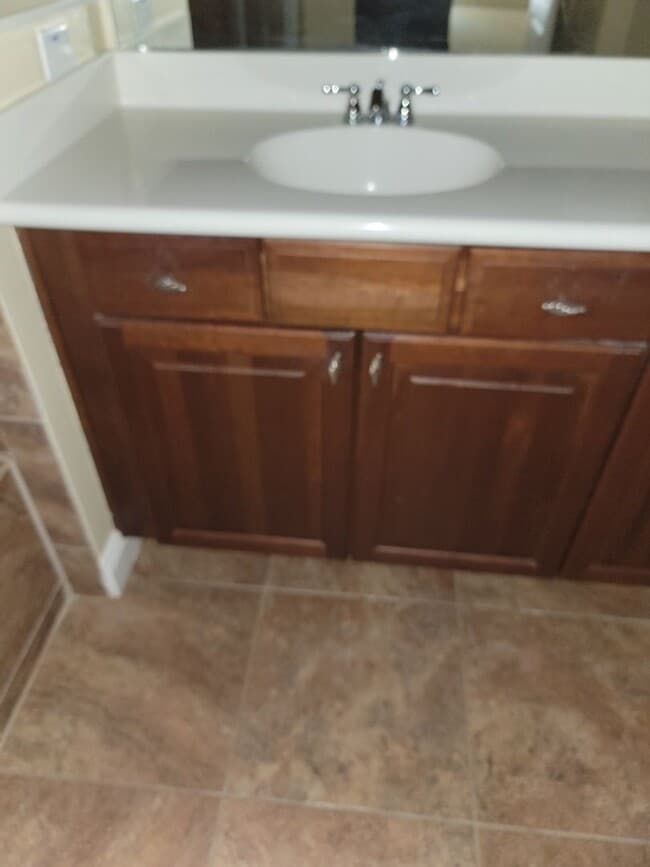 Building Photo - 3 Bedroom / 3 Bathroom - Tidelands