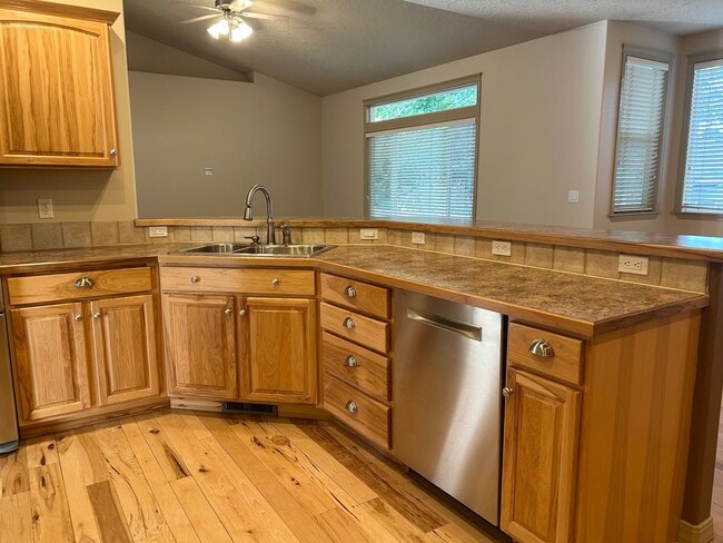 Building Photo - Impressive Home w/ 6 Bedrooms, Full Finished Basement, Lawn Care Included!