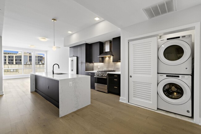 Building Photo - 202 Merseles St