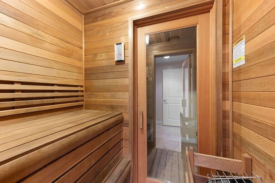 Building Photo - Modern 3 Bed, 2 Bath Condo for Lease – 1,320 Sq Ft – Prime Sherman Oaks Location