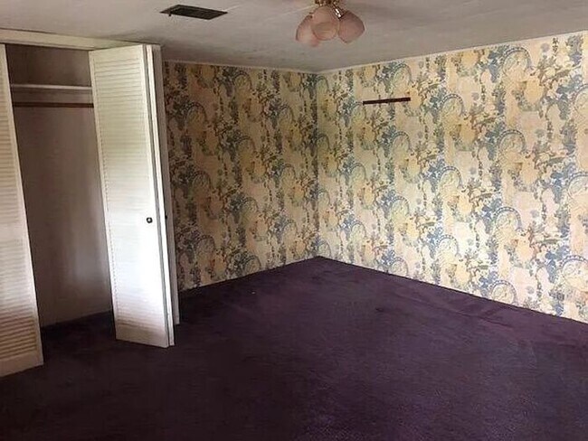 Building Photo - Gravelly Lake Waterfront 4 Bedroom Home in...