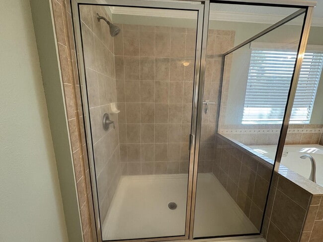Building Photo - Spacious 5-Bedroom Pool Home with Putting ...