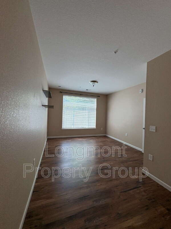 Building Photo - 804 Summer Hawk Dr
