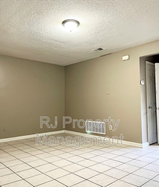 Building Photo - 4615 Addington Dr
