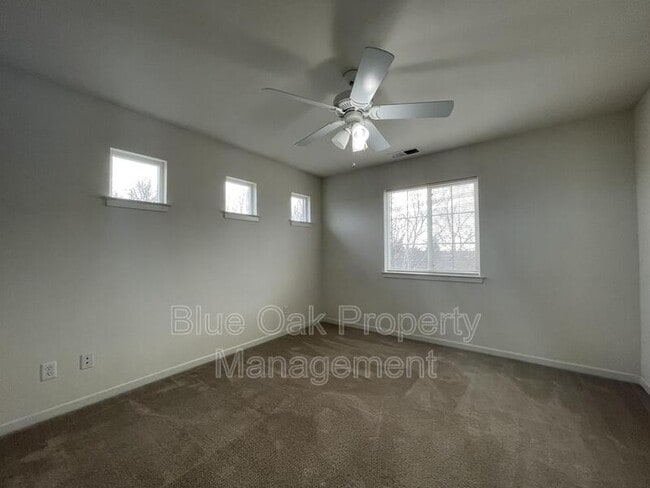 Building Photo - 1307 Yosemite Dr