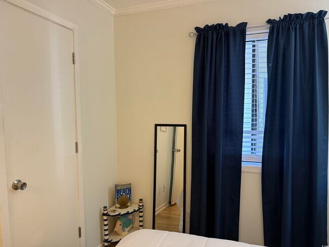 Building Photo - 4350 Intercoastal Dr