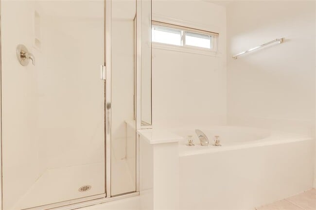 Building Photo - 15437 Fisher Island Dr