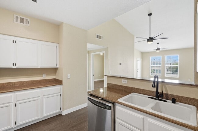 Building Photo - Americana Property Mgmt - Luxury condo 1b - 1b near Summerlin