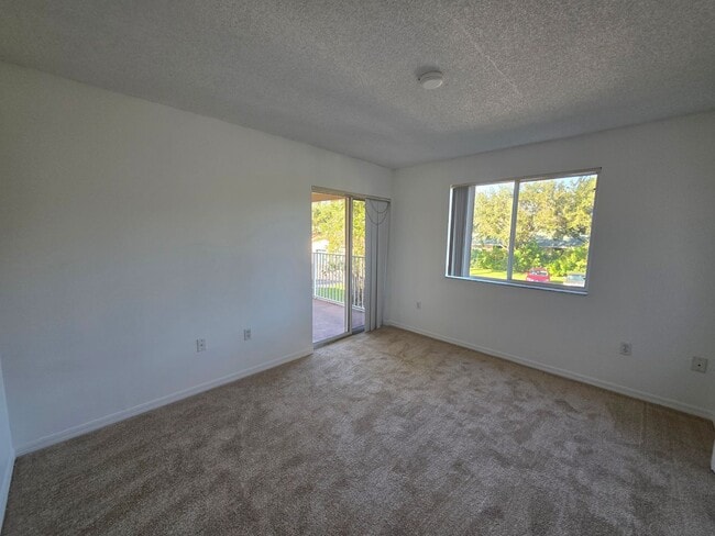 Building Photo - 2 Bedroom, 2 Bath in  Gated Community of Laguna