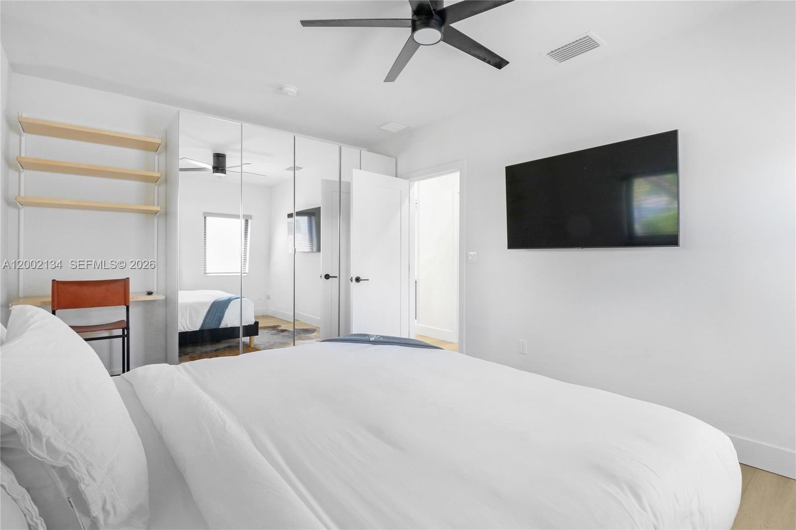 Building Photo - 811 NE 17th Ct