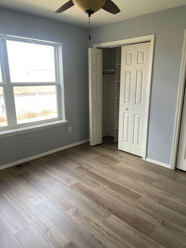 Building Photo - 741 N River Rock Dr