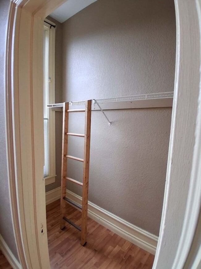 Building Photo - Downtown Homer -Upper Efficiency Apartment