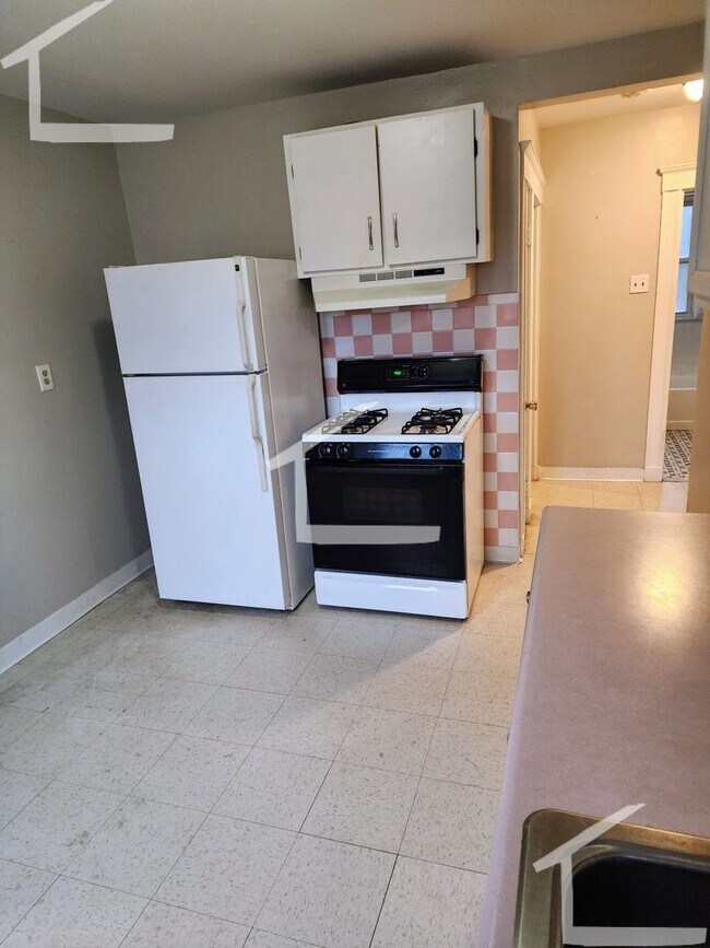 Building Photo - Nice 2 bed in JP