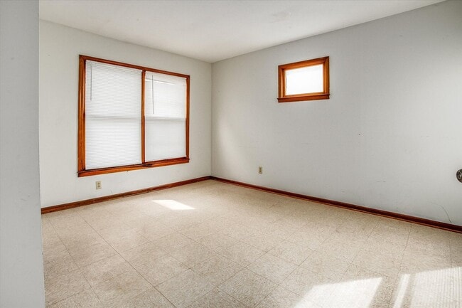 Building Photo - 908 E 31st St