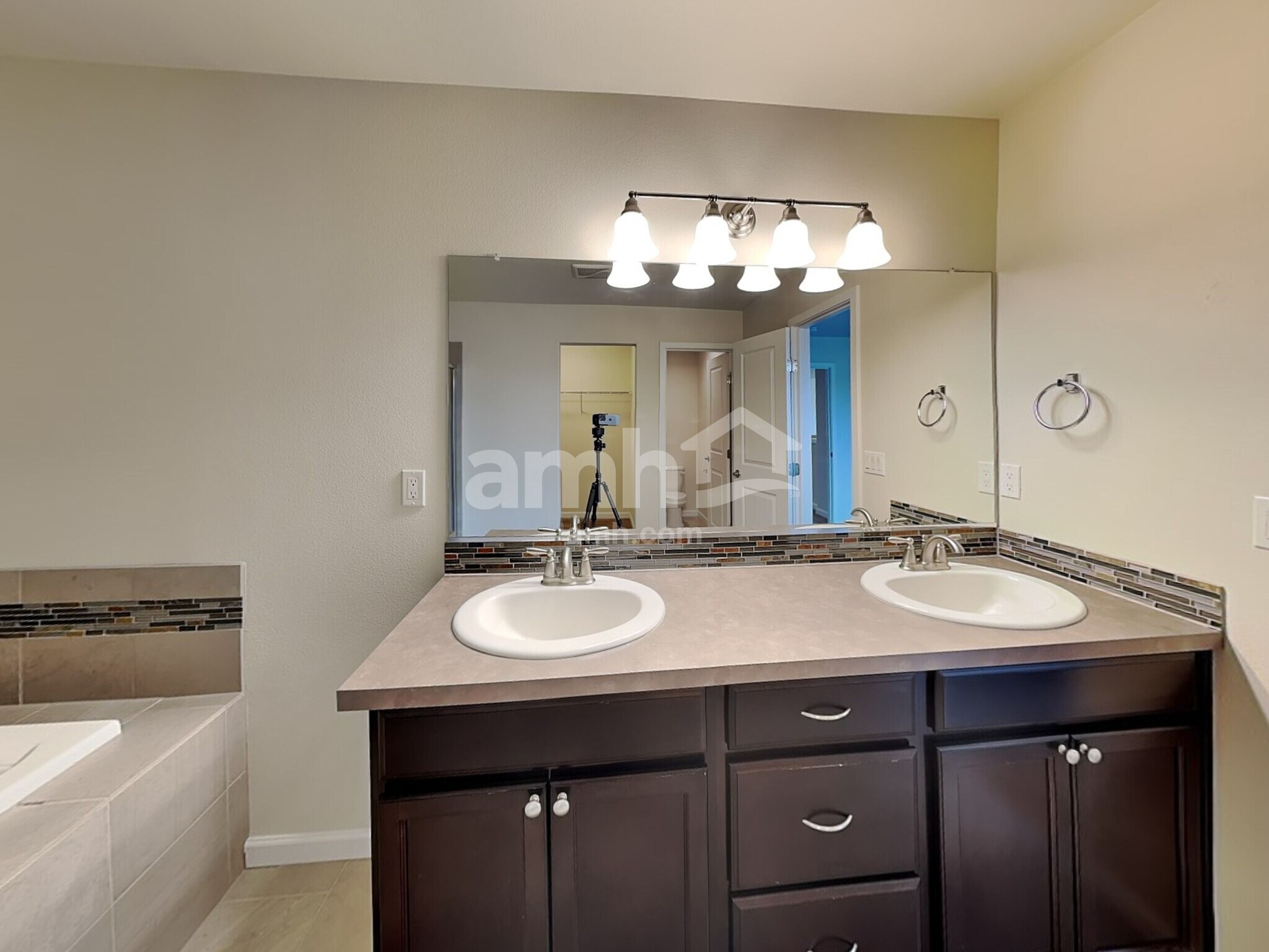 Building Photo - 9128 NE 167th Ct