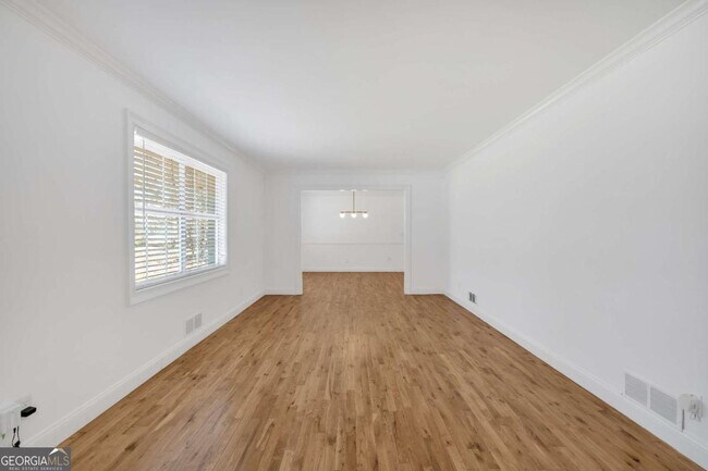 Building Photo - 3819 Dora Dr SE