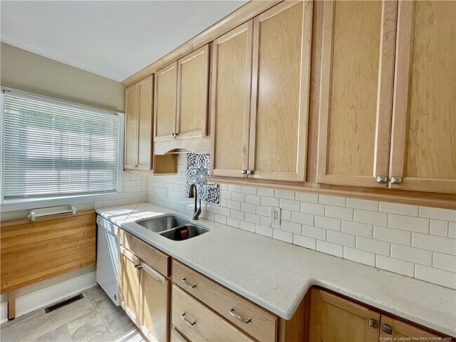 Building Photo - 122 Camellia Dr