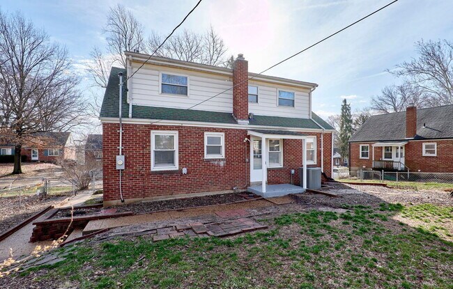 Building Photo - 8601 Belhaven Dr