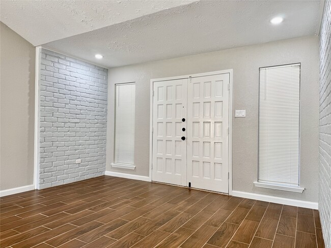 Building Photo - 15218 Falcon Ridge Dr