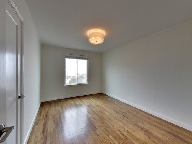 Building Photo - 2167 40th Ave