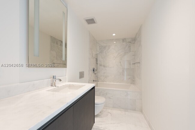 Building Photo - 1451 Brickell Ave