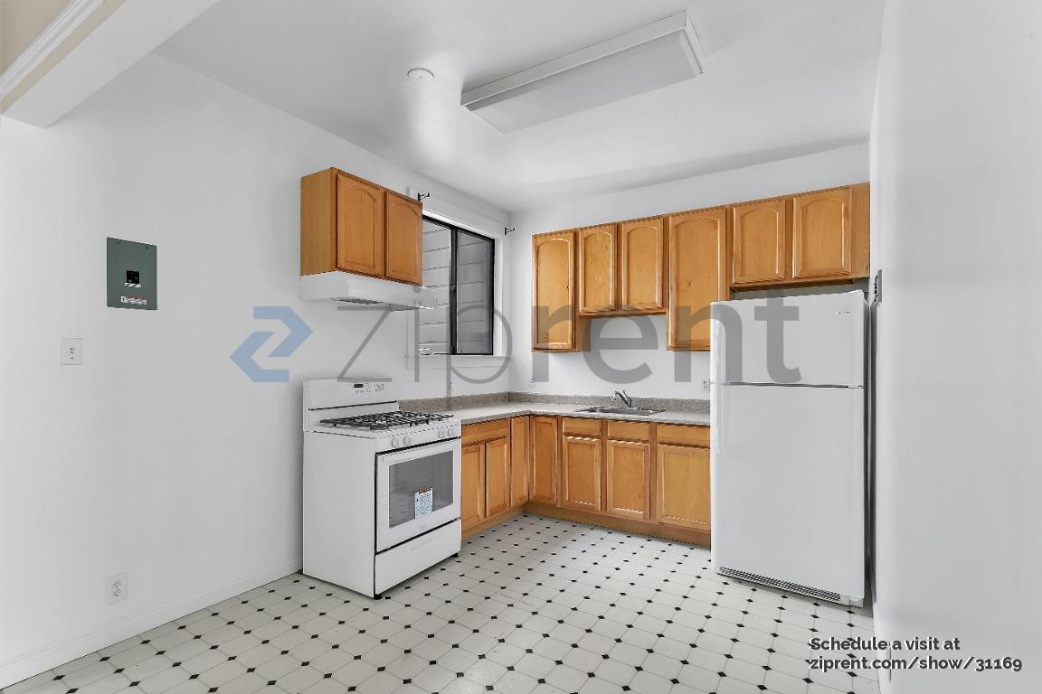 Building Photo - 1323 Leavenworth St