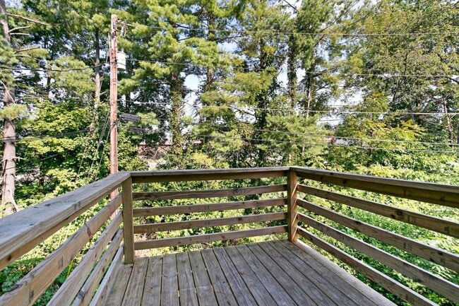 Building Photo - 110A Melanie Ln