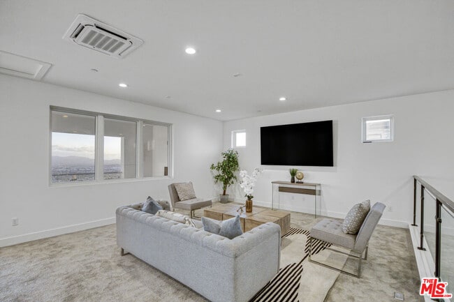 Building Photo - 20248 Willoughby Ln