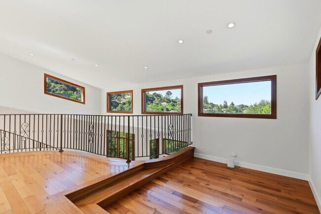 Building Photo - 3911 Pepper Tree Ct
