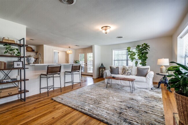 Building Photo - 5415 Dartmouth Ave