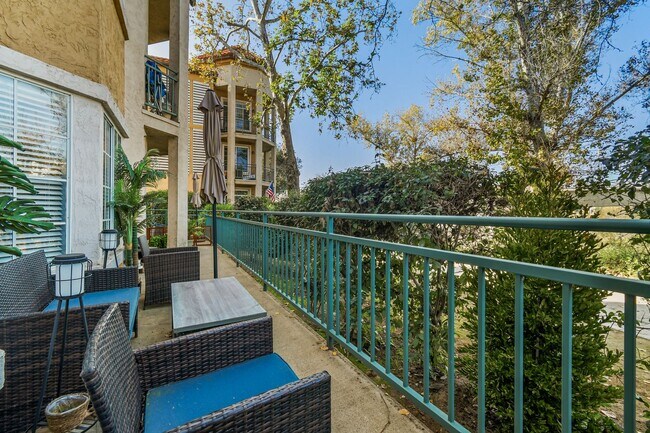 Building Photo - Remodeled River-View Corner Unit with Oversized Patio