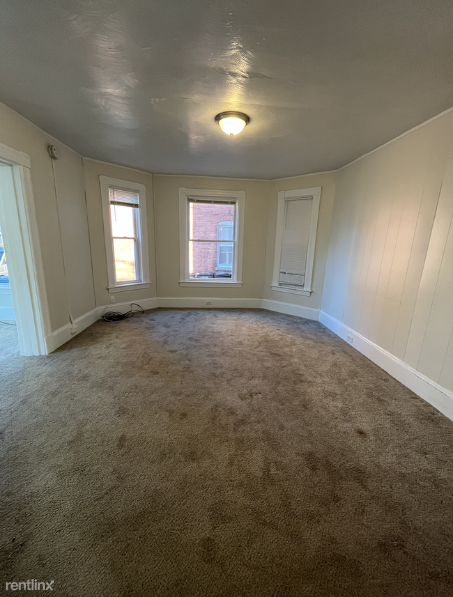 Building Photo - 4 br, 1 bath Triplex - 144 Pearl Street 1