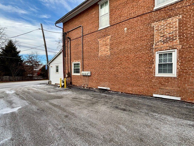 Building Photo - 2379 Table Rock Rd