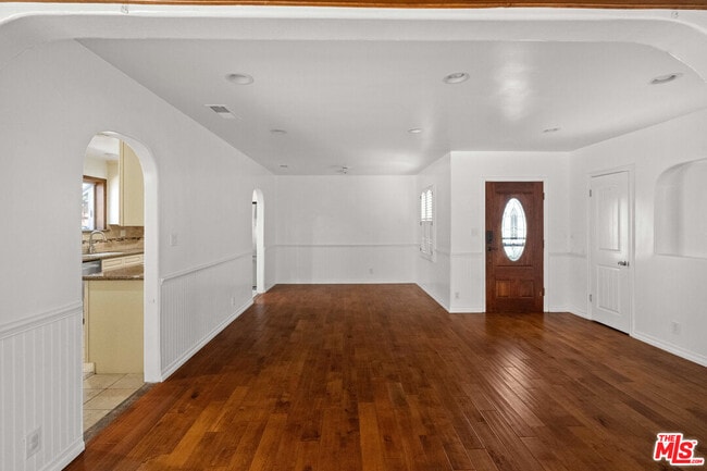 Building Photo - 5227 Etheldo Ave