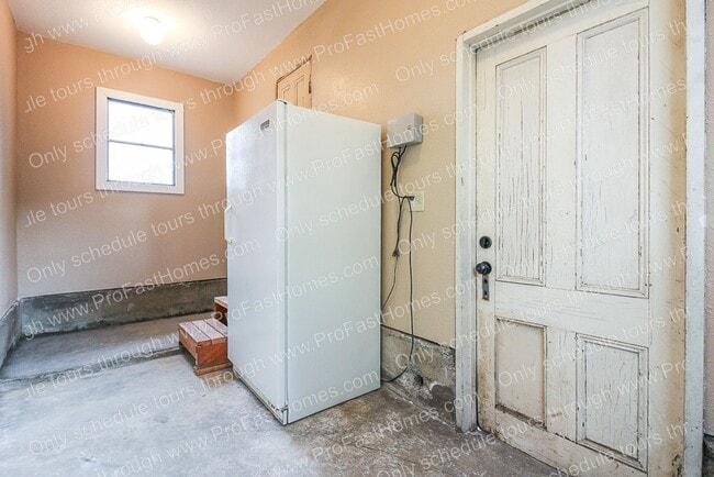 Building Photo - 520 6th St