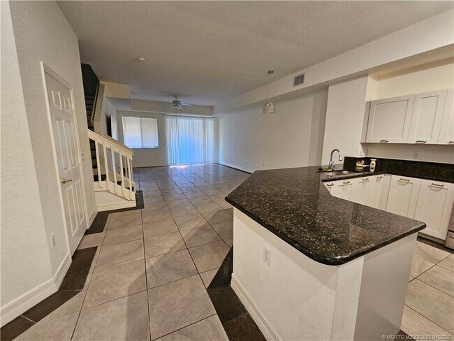 Building Photo - 44 SE Sedona Cir