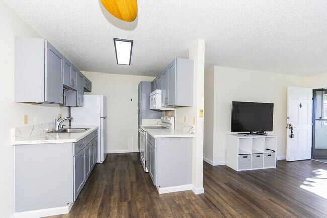 Building Photo - WAIPIO GENTRY: 2-BED, 1-BATH, 1-PARKING NOW AVAILABLE !