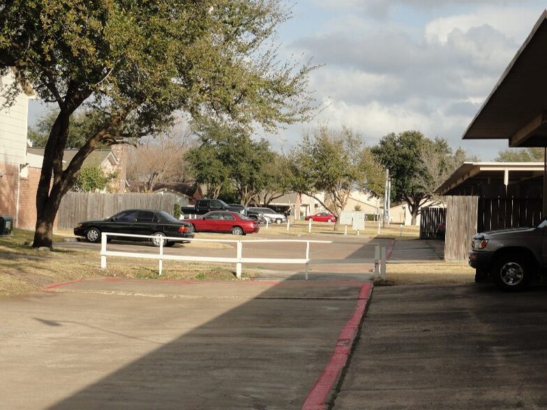 Building Photo - 13037 Clarewood Dr