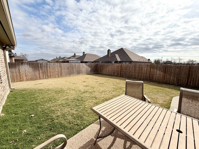 Building Photo - Beautiful 4 Bedroom Rental with Garage & Outdoor Living Space