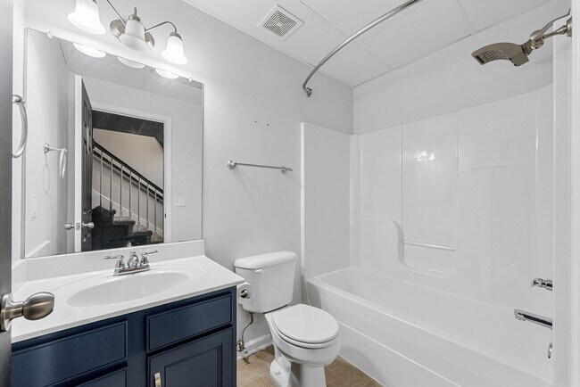 Building Photo - 3 Bedroom 3 Bath Pet Friendly Home For Ren...