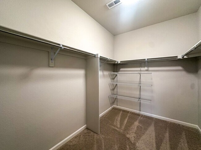 Building Photo - Alder Creek 3bd 2.5ba paired home for rent!
